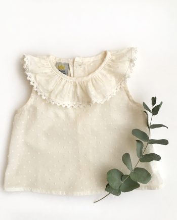 Blusa plumeti con volante y fornitura