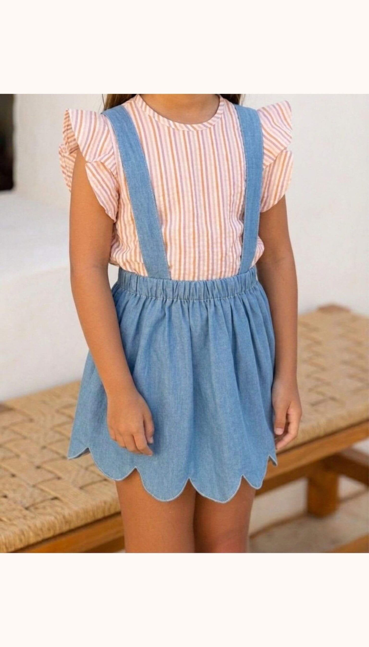 Detalle de falda de ondas denim porcelana niña