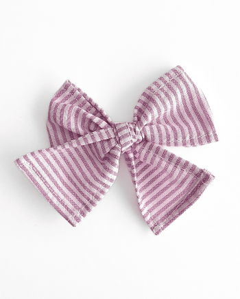 Pinza lazada con clip rayas berenjena